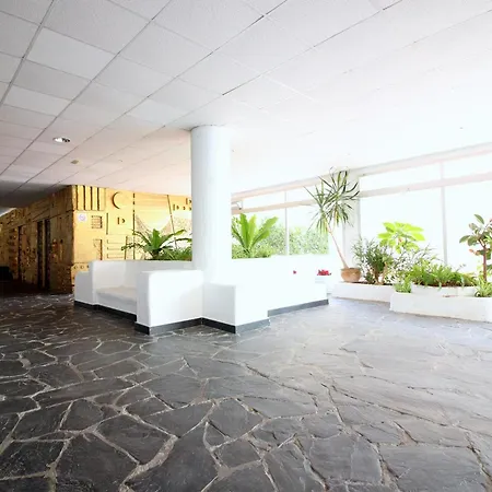 Apartment Center 2303 En Primera Linea De Mar Y Con Piscina En Santa Margarita